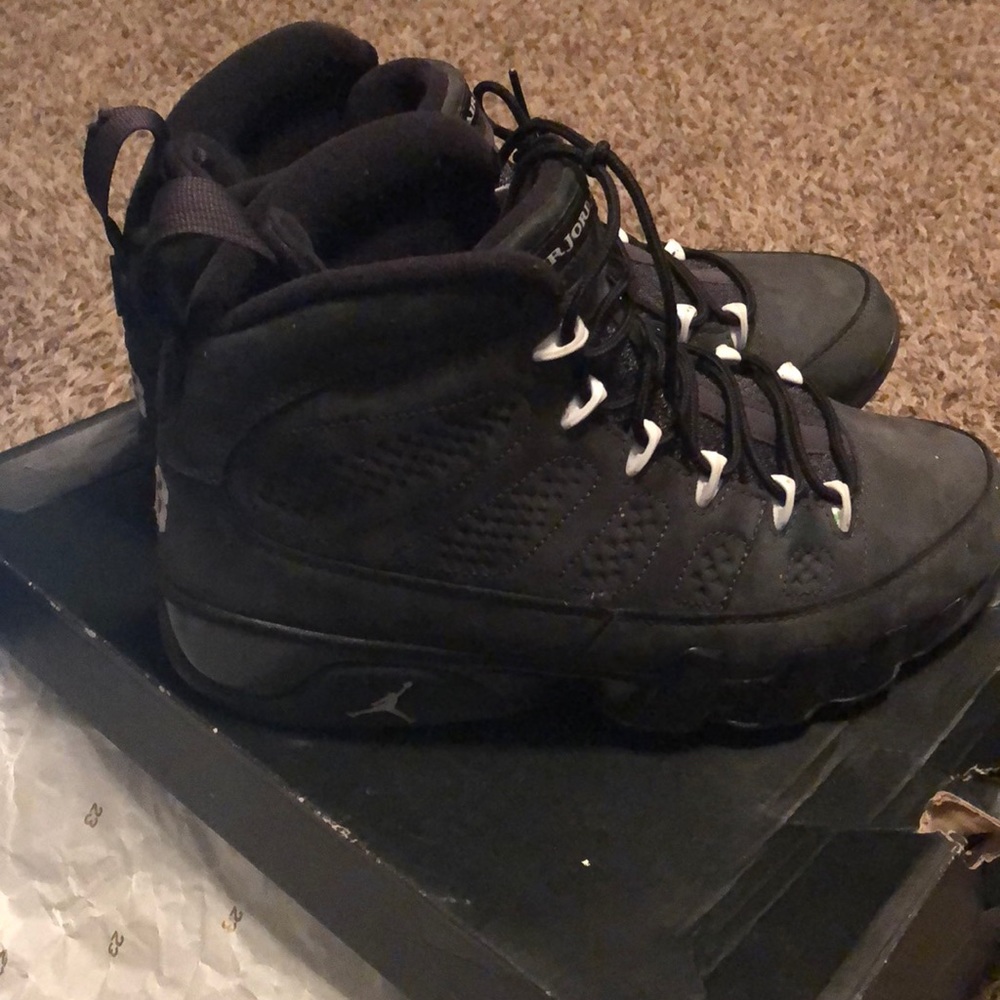 I am selling Jordan shoes ☺️